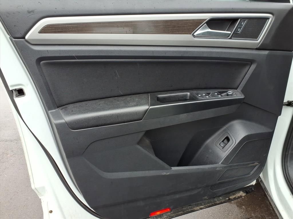 Used 2018 Volkswagen Atlas SEL w/ R-Line Package image 13