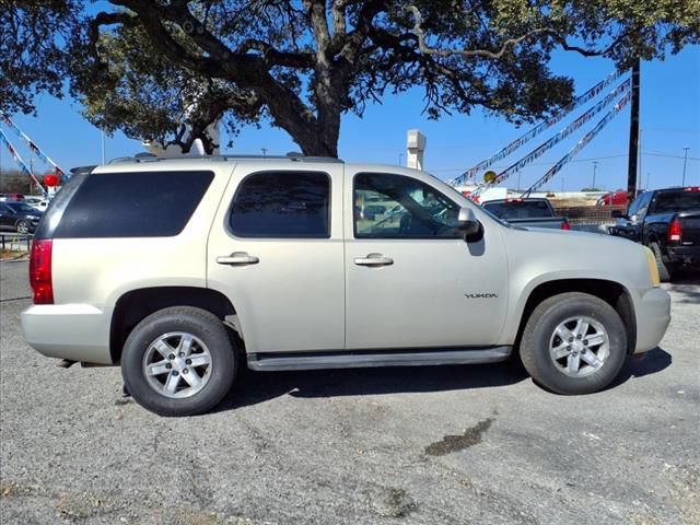 Used 2010 GMC Yukon SLE w/ SLE-2 Equipment Package RWD image 3