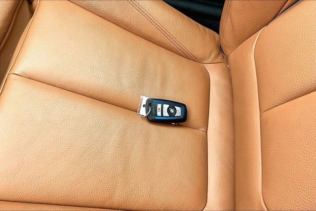 Used 2021 BMW 230i Convertible w/ M Sport Package image 10