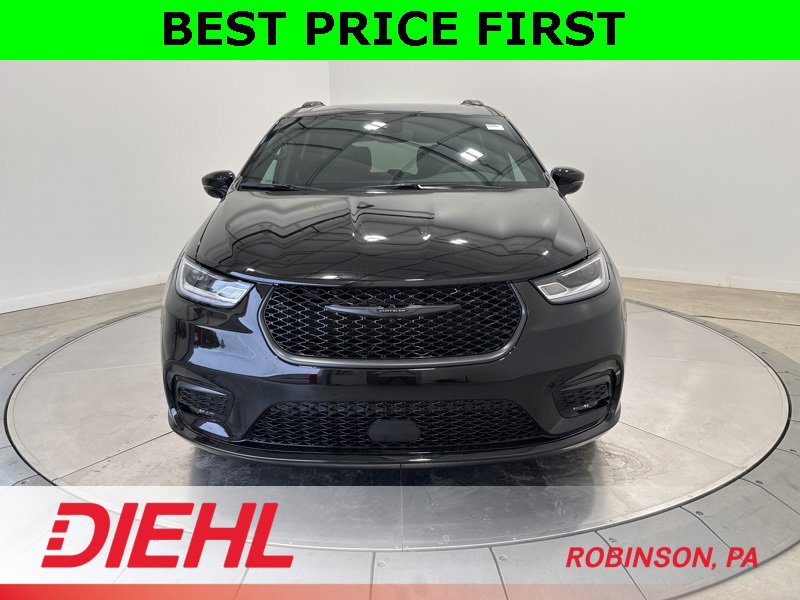 New 2026 Chrysler Pacifica Select image 2