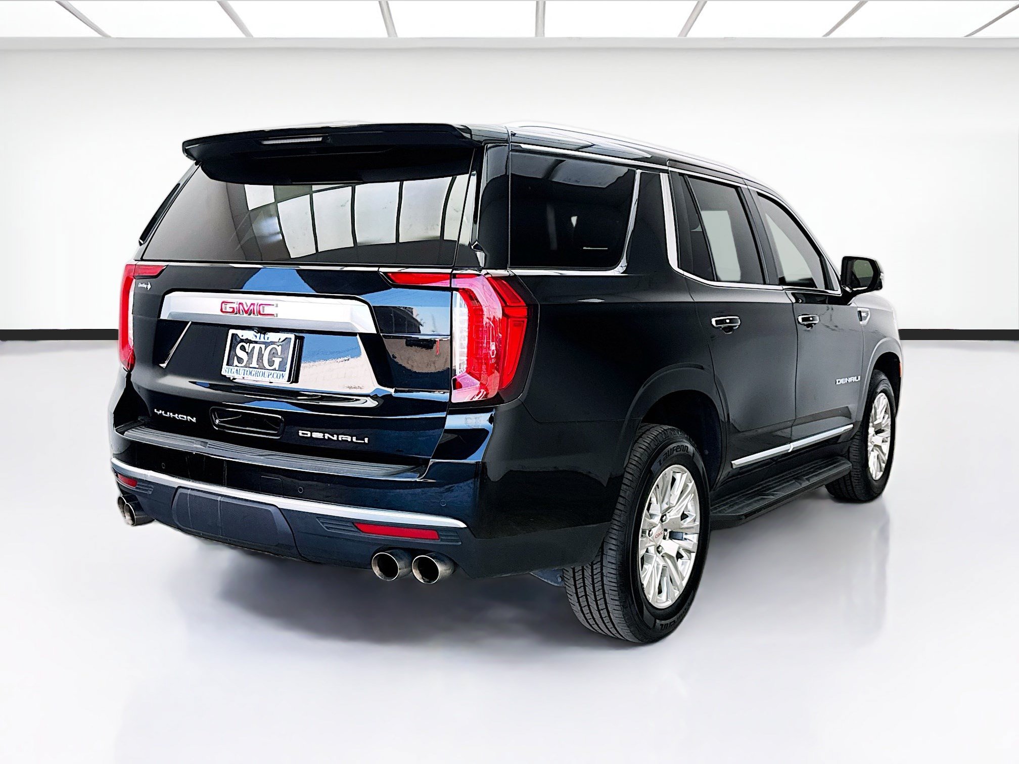 Used 2024 GMC Yukon Denali RWD image 4