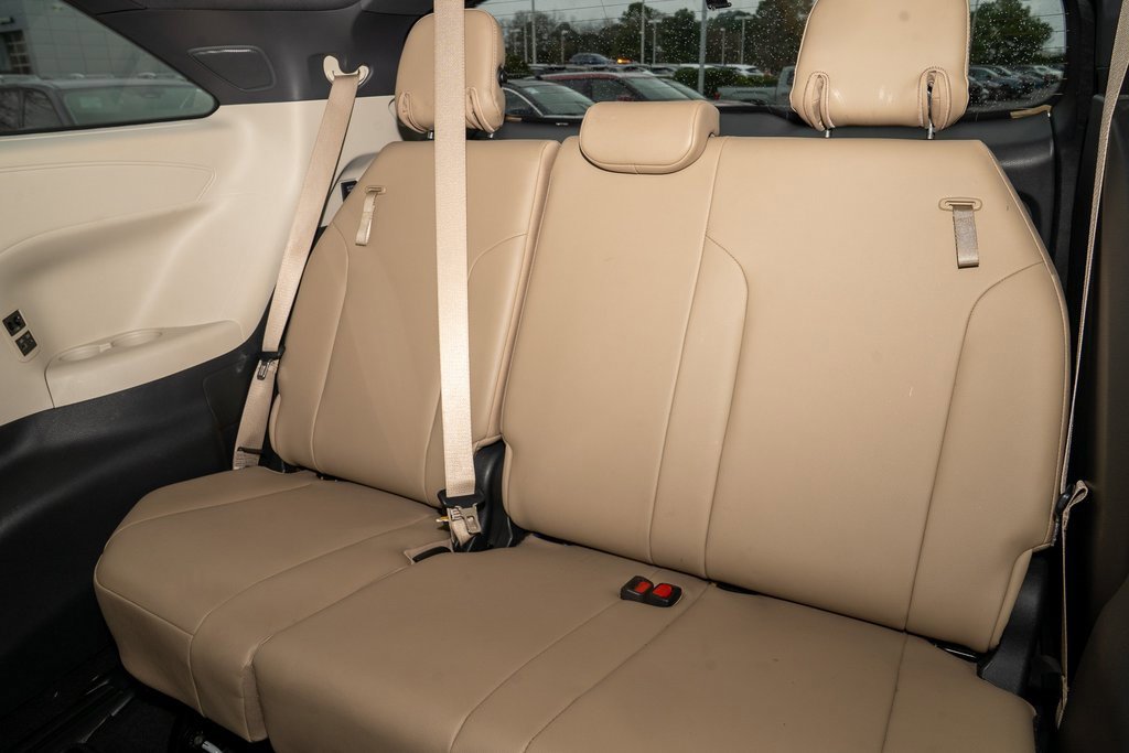 Used 2021 Toyota Sienna XLE image 12