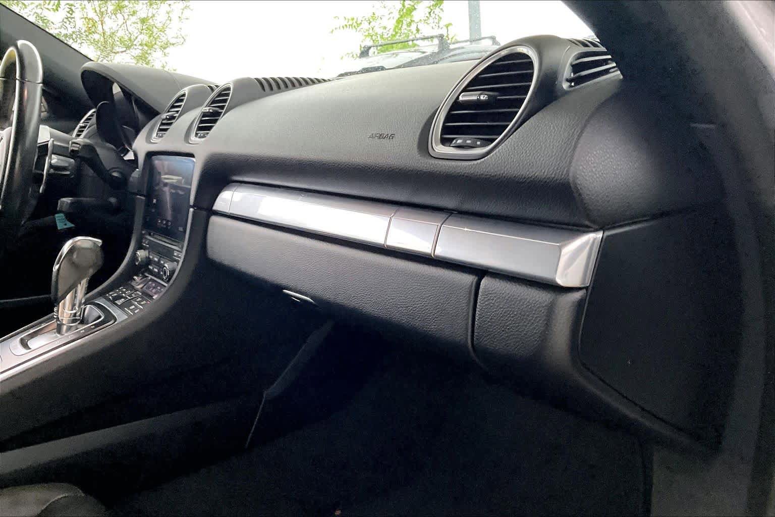 Used 2019 Porsche 718 Boxster RWD image 18