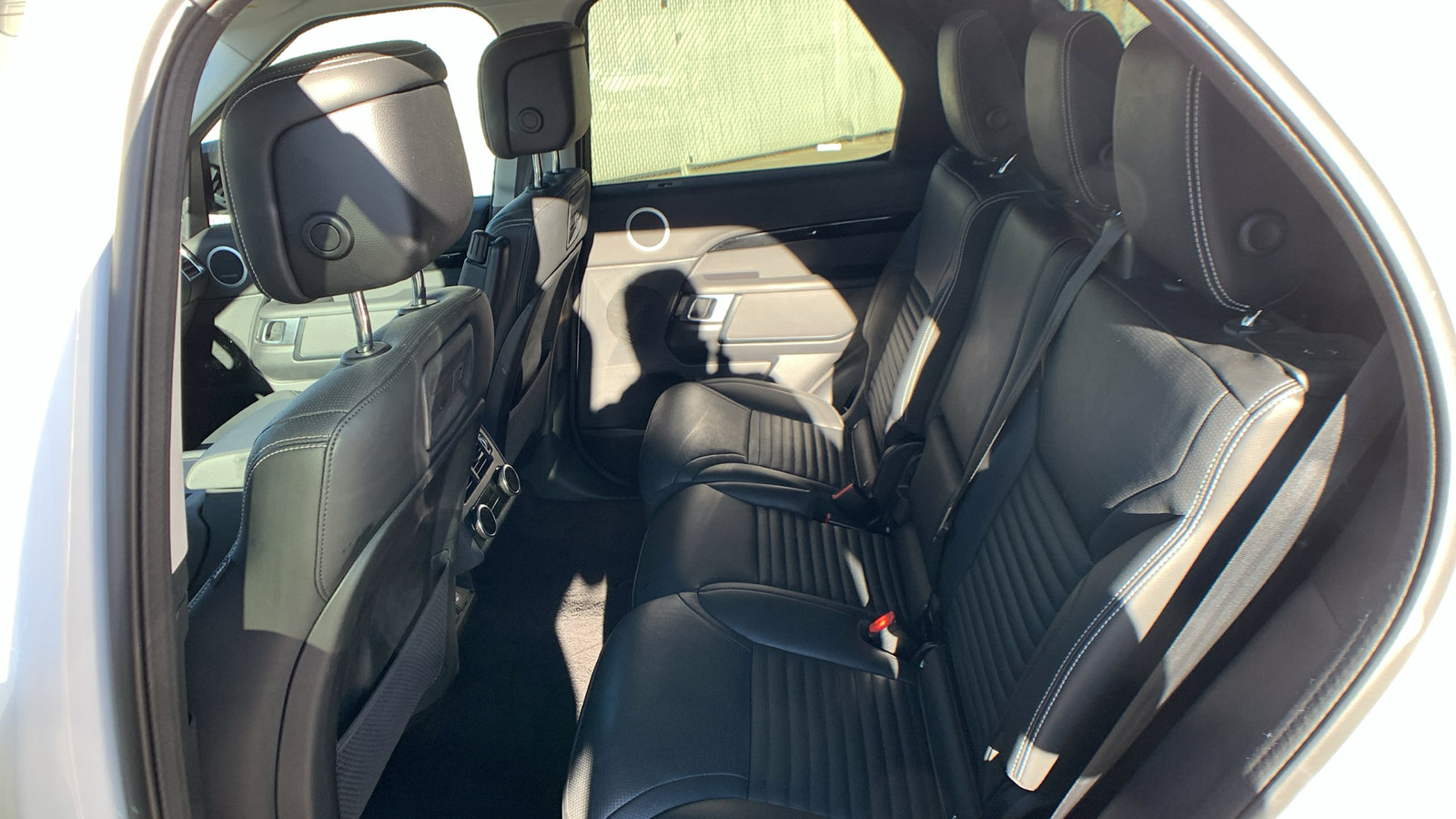 Used 2024 Land Rover Discovery S image 22