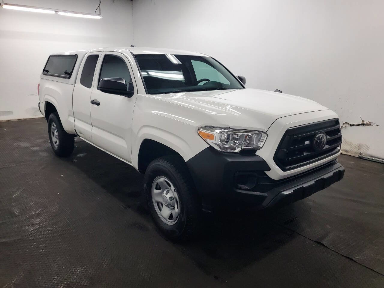 Used 2022 Toyota Tacoma SR image 3
