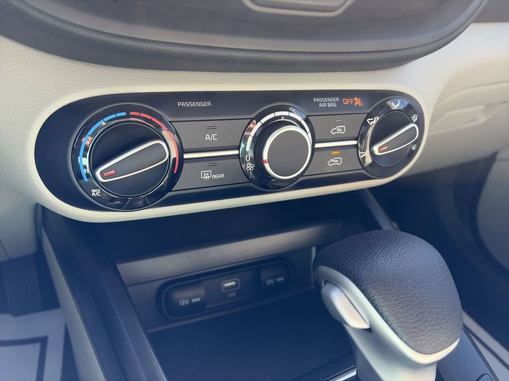 Certified 2025 Kia Soul LX w/ LX Technology Package FWD image 18