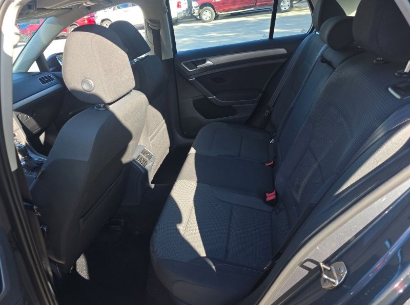 Used 2016 Volkswagen Golf S image 24