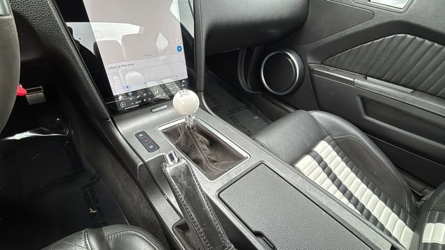 Used 2011 Ford Mustang Shelby GT500 w/ SVT Performance Pkg image 14