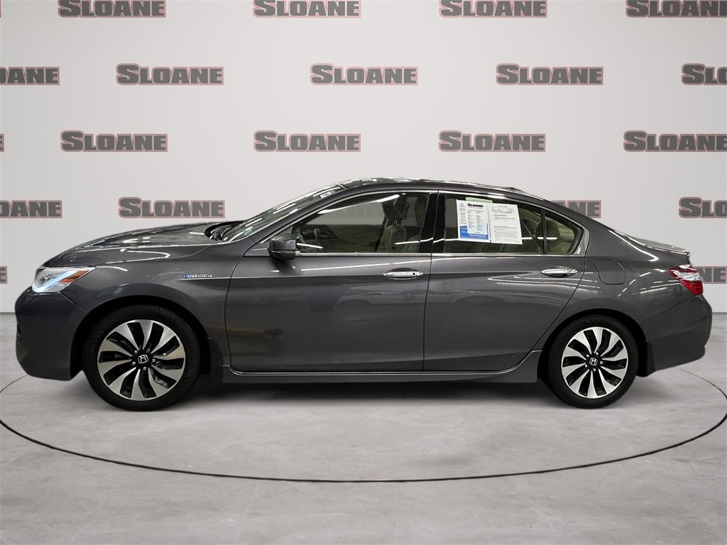 Used 2017 Honda Accord Touring image 2