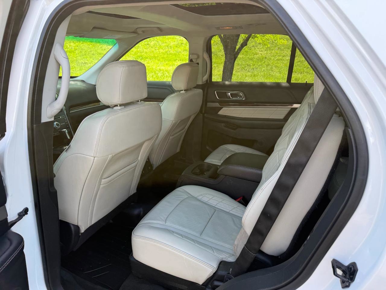 Used 2016 Ford Explorer Platinum image 13