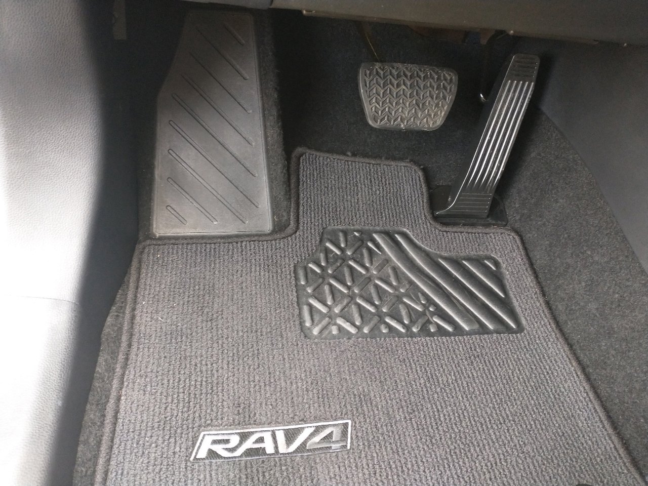 Used 2022 Toyota RAV4 XLE Premium image 42