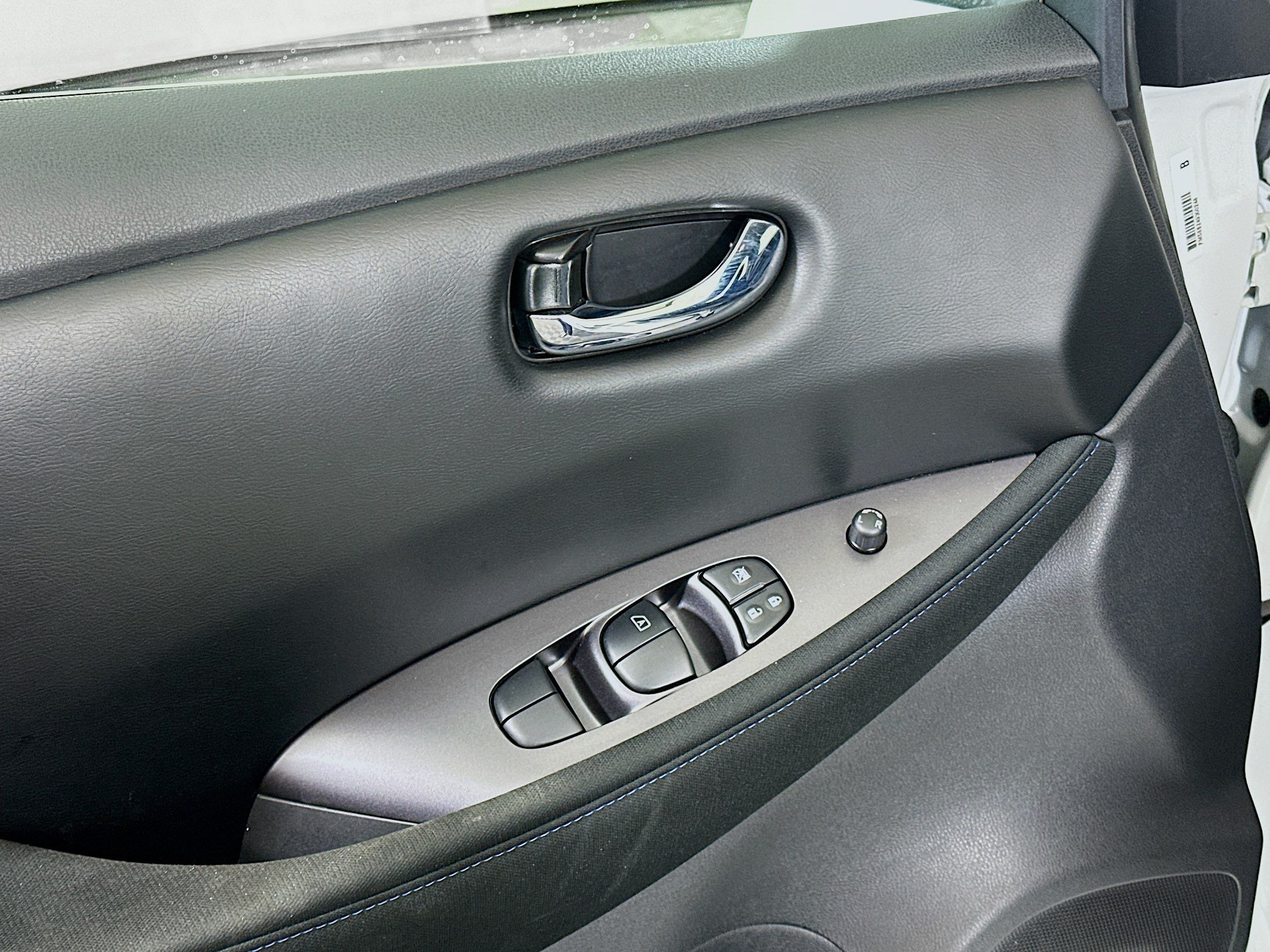 Used 2025 Nissan Leaf S FWD image 15