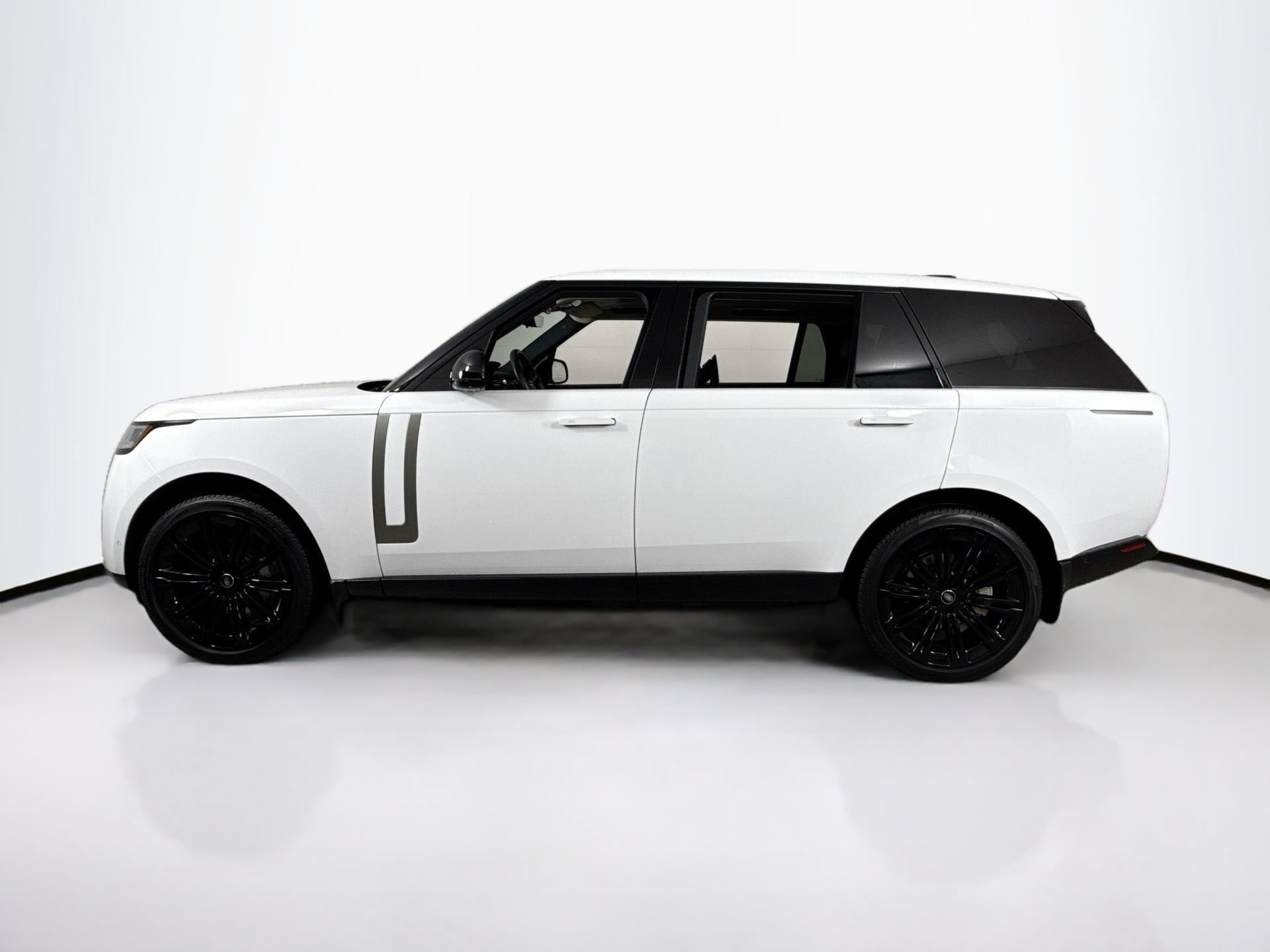 Used 2024 Land Rover Range Rover Long Wheelbase SE AWD/4WD image 4