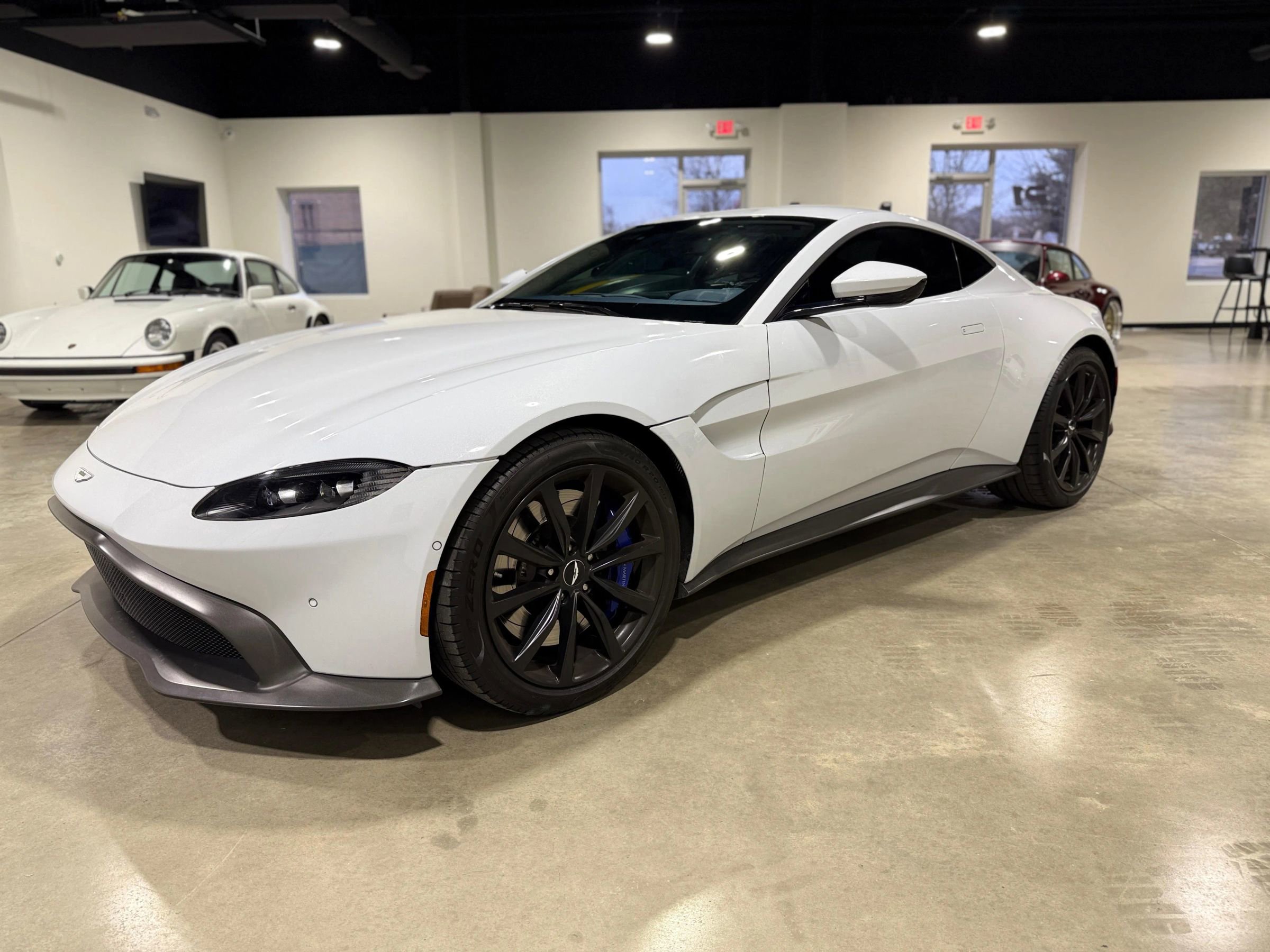Used 2020 Aston Martin V8 Vantage Coupe image 4