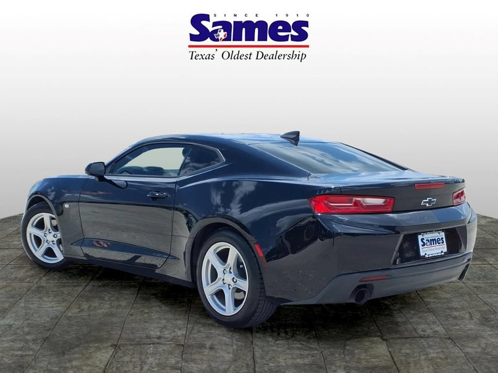 Used 2018 Chevrolet Camaro LT RWD image 5