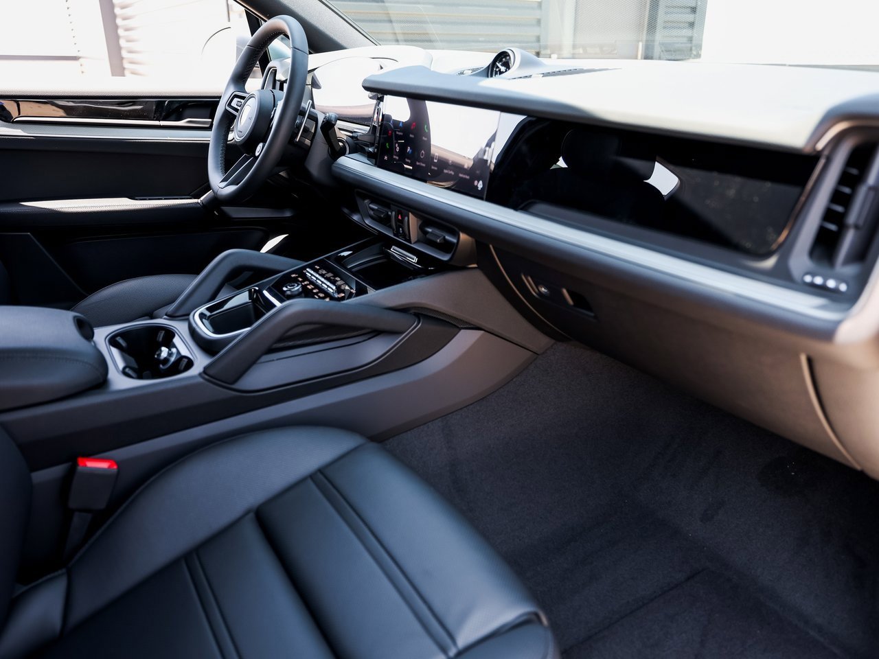 Certified 2025 Porsche Cayenne Coupe image 29