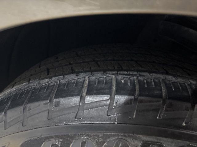 Used 2019 Buick Envision Essence image 38