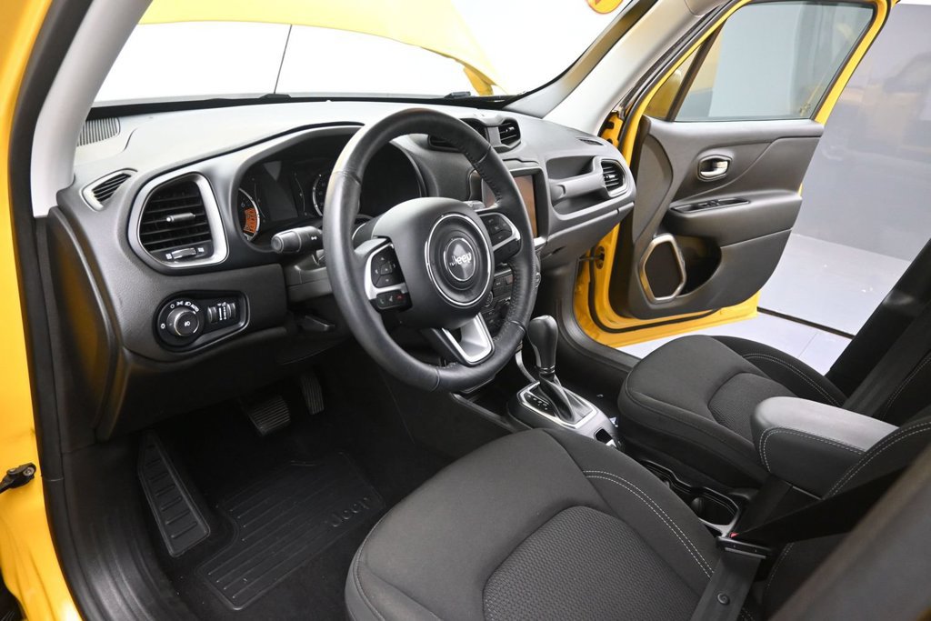 Used 2023 Jeep Renegade Latitude w/ Premium Group AWD/4WD image 16