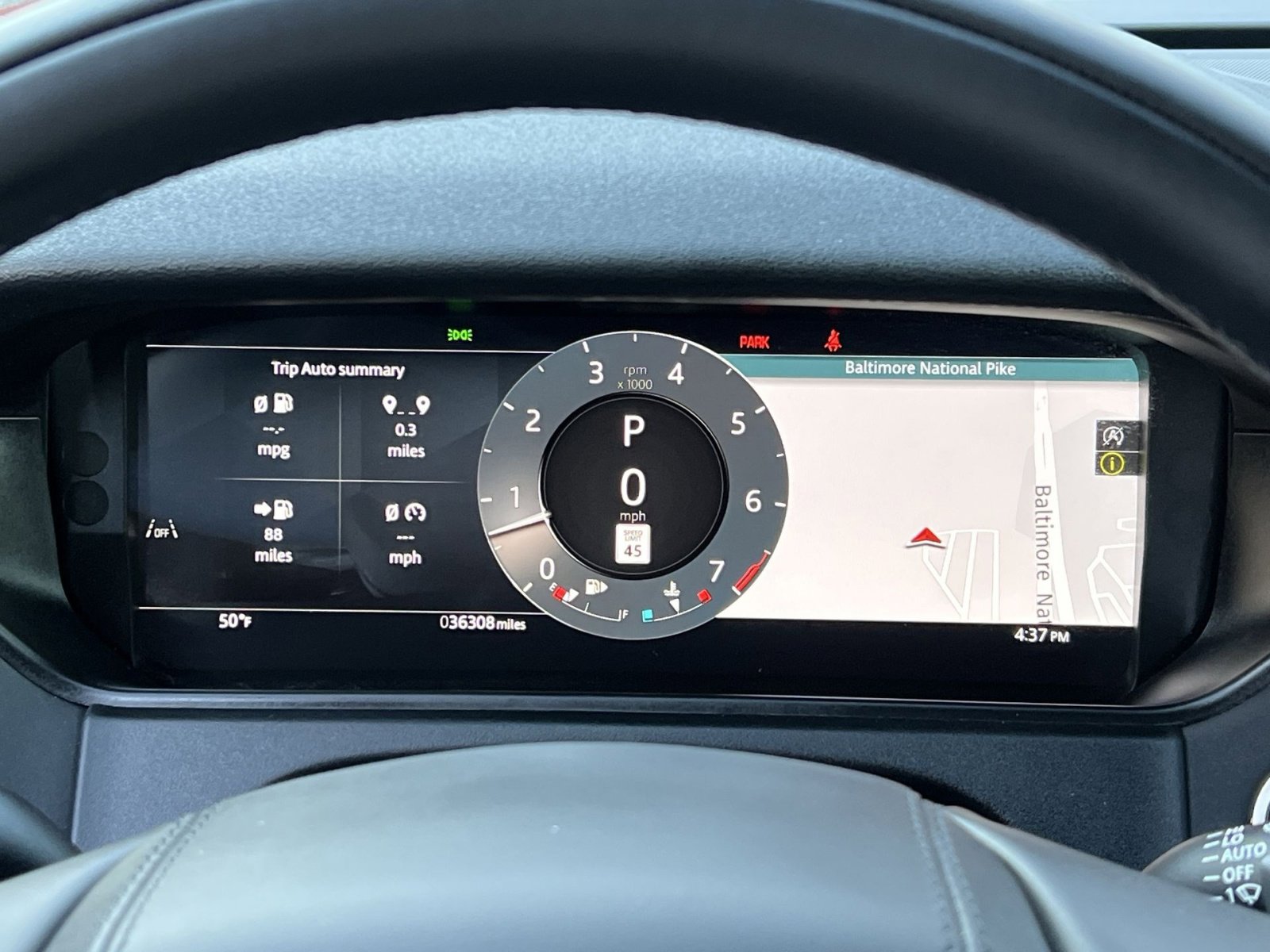 Used 2025 Land Rover Range Rover Velar Dynamic SE image 15