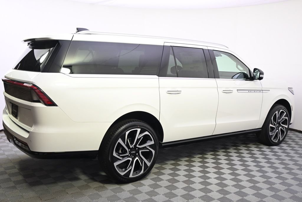 New 2026 Lincoln Navigator L Reserve AWD/4WD image 7