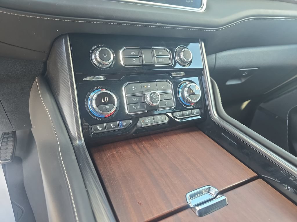 Used 2024 GMC Yukon Denali Ultimate AWD/4WD image 25