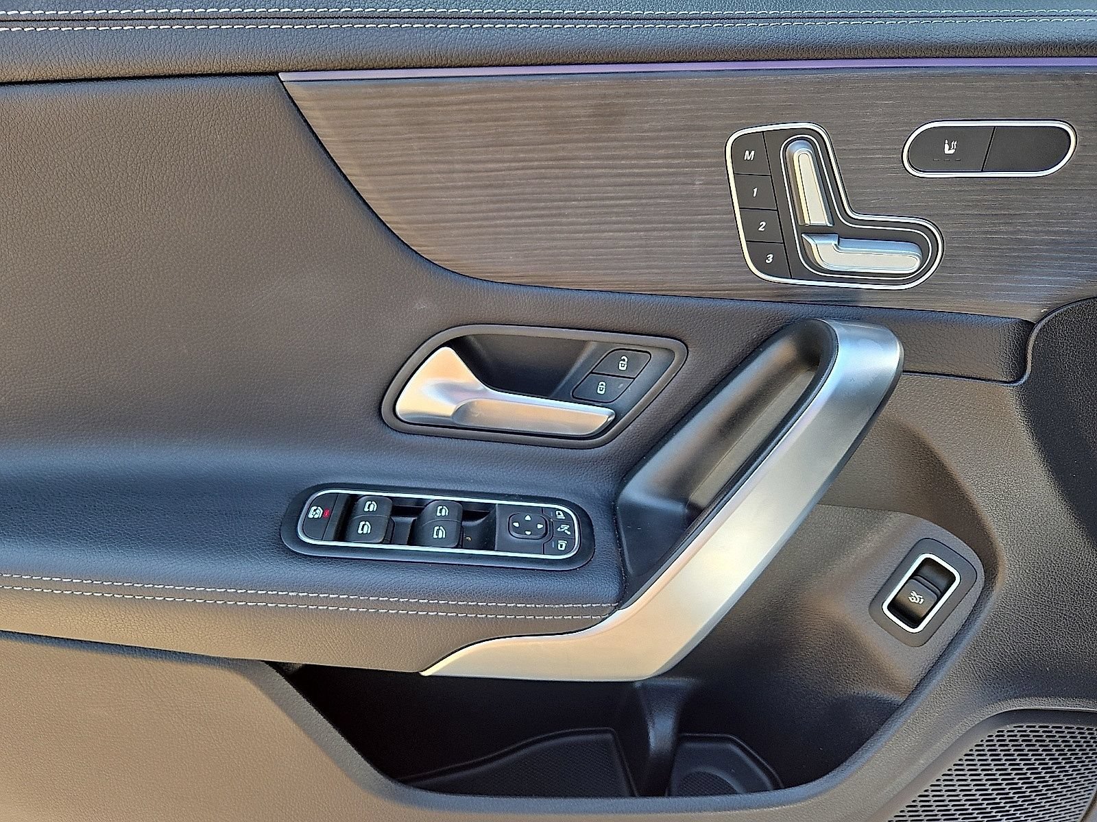 Used 2023 Mercedes-Benz CLA 250 4MATIC w/ Premium Package image 20