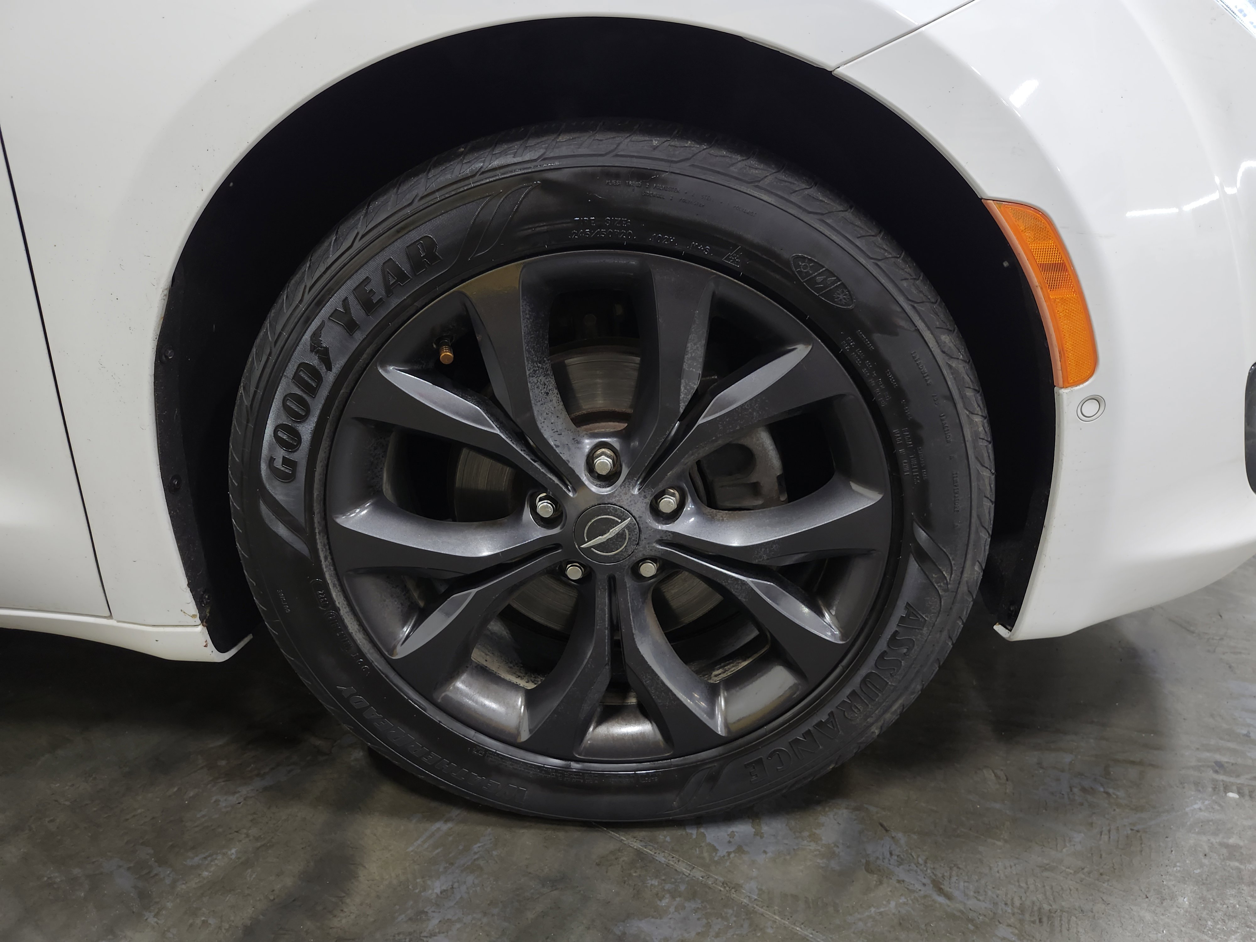 Used 2019 Chrysler Pacifica Limited w/ Advanced Safetytec Group image 18