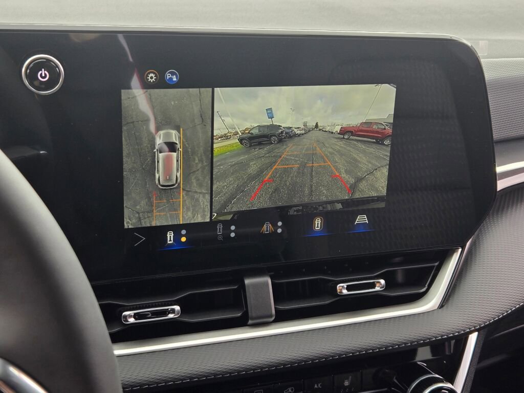 New 2026 Chevrolet Equinox LT w/ Safety and Technology Package FWD image 24