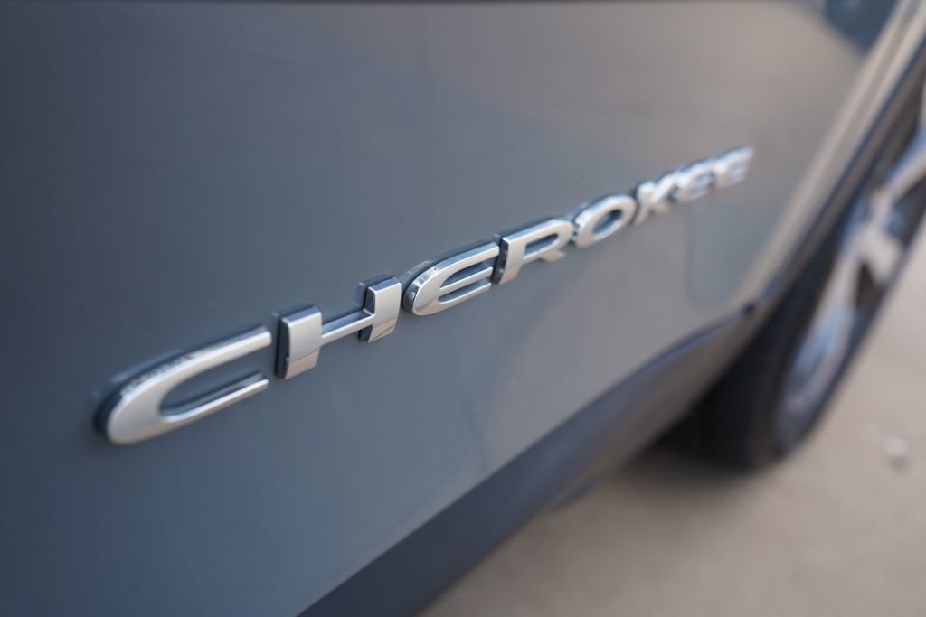 Used 2020 Jeep Cherokee Limited FWD image 6
