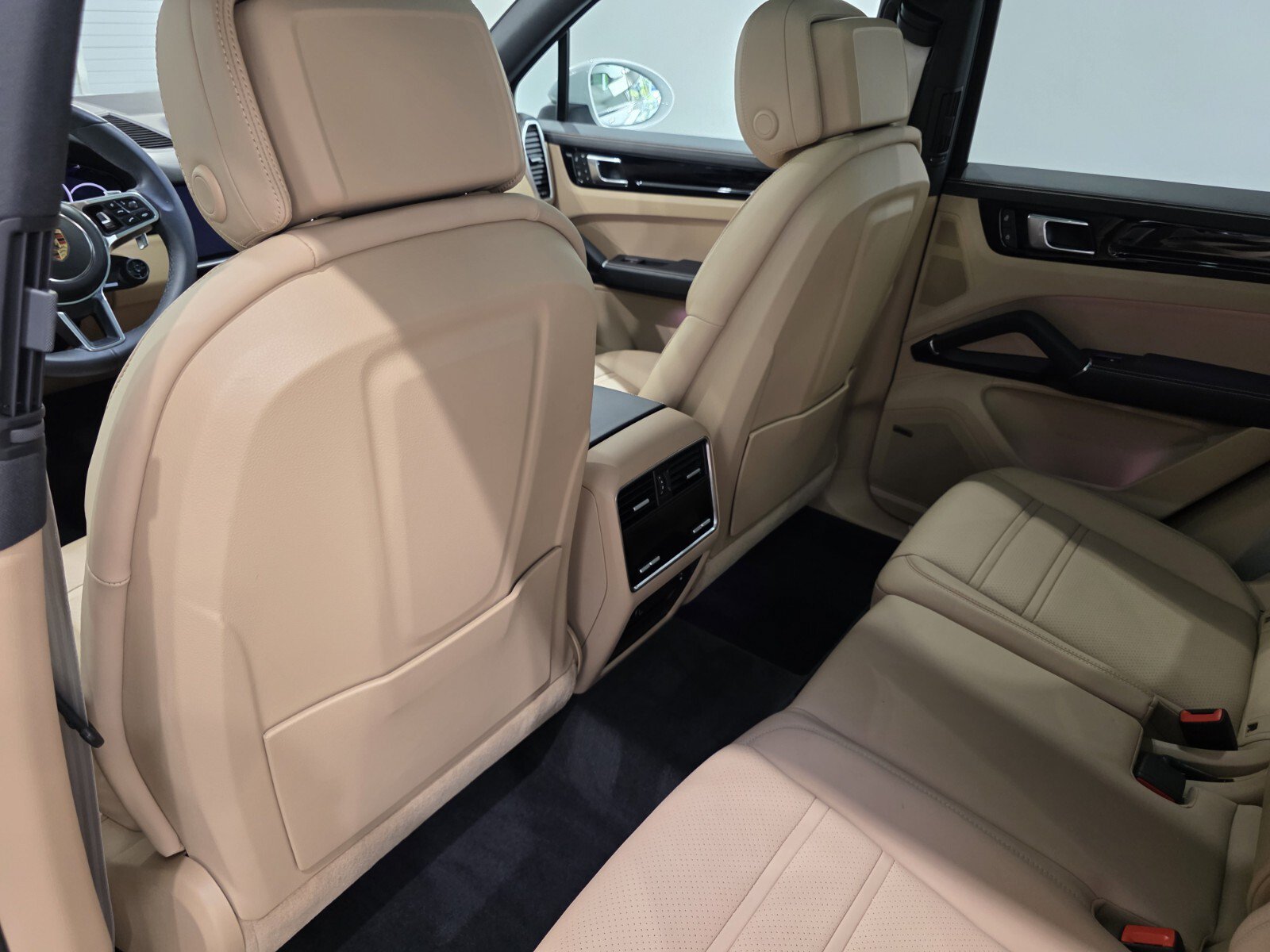 Used 2023 Porsche Cayenne Platinum Edition AWD/4WD image 12