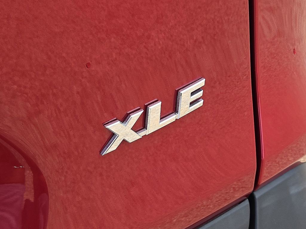 Used 2022 Toyota RAV4 XLE FWD image 13