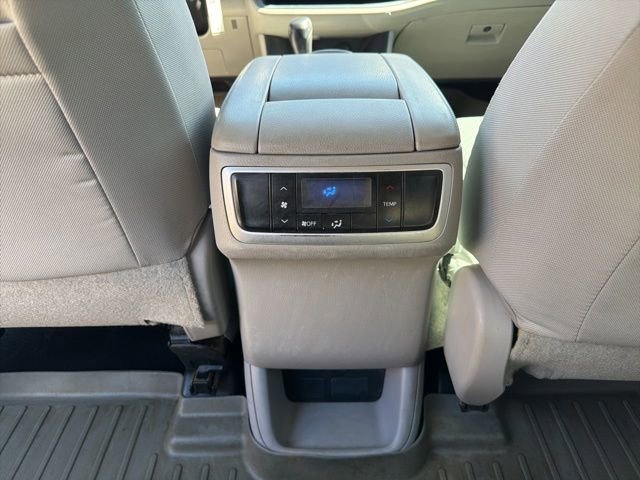 Used 2016 Toyota Highlander LE AWD/4WD image 28