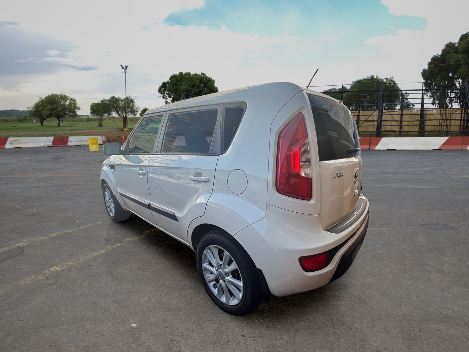 Used 2013 Kia Soul + w/ Audio Pkg FWD image 4