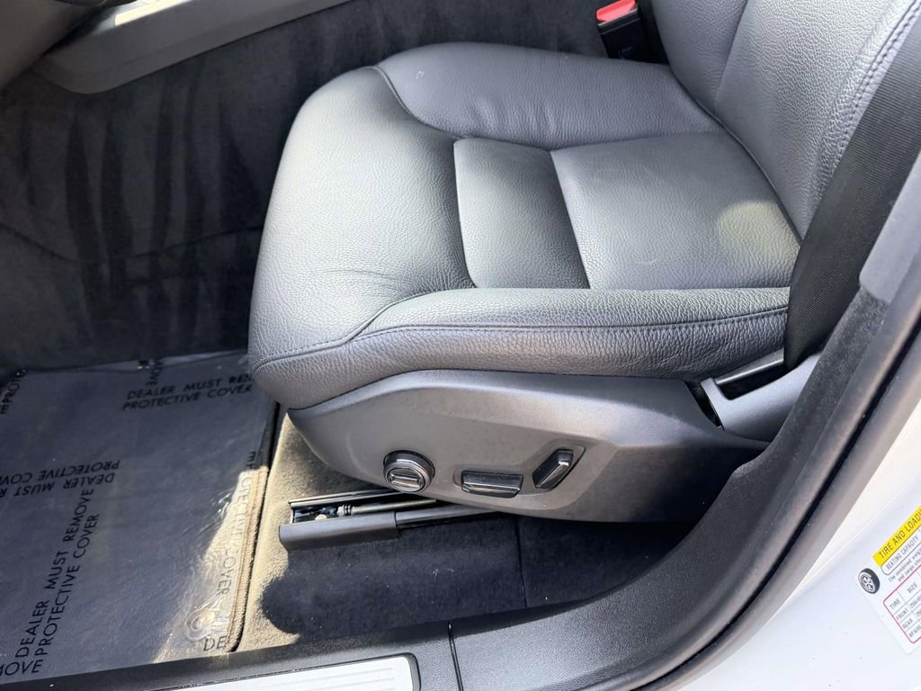 Used 2024 Volvo XC60 B5 Plus w/ Climate Package image 17