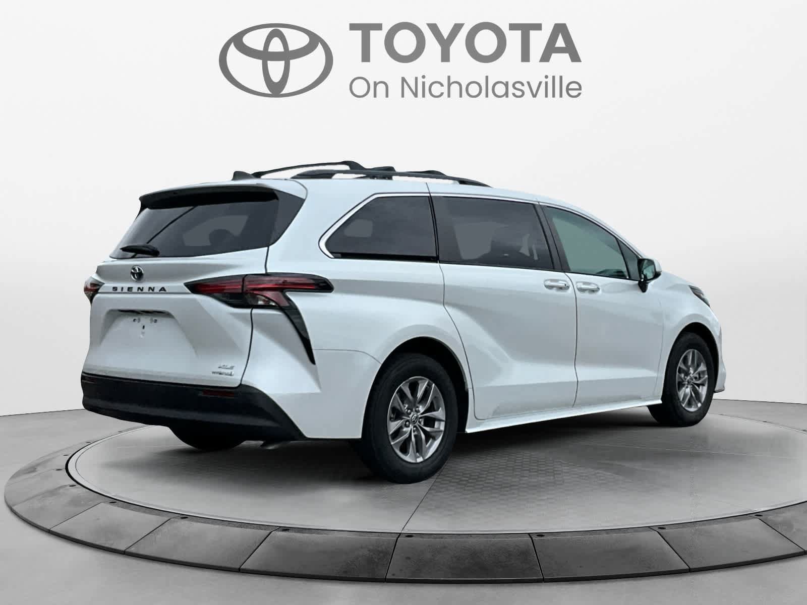 Used 2022 Toyota Sienna XLE FWD image 5