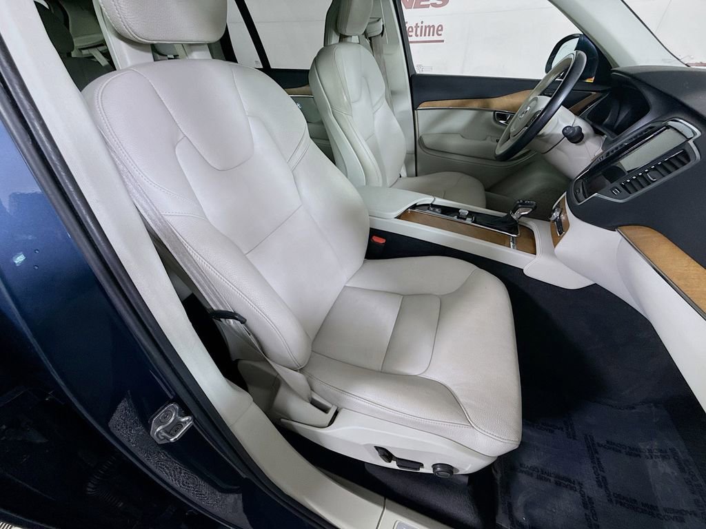Used 2022 Volvo XC90 T6 Momentum w/ Climate Package image 34