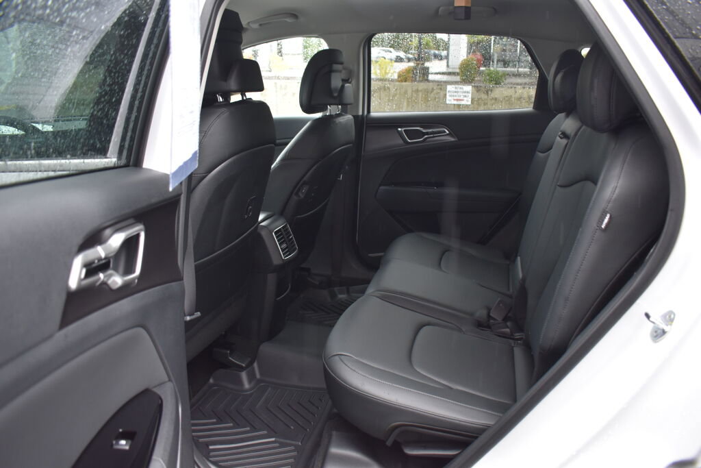 Used 2025 Kia Sportage EX image 20