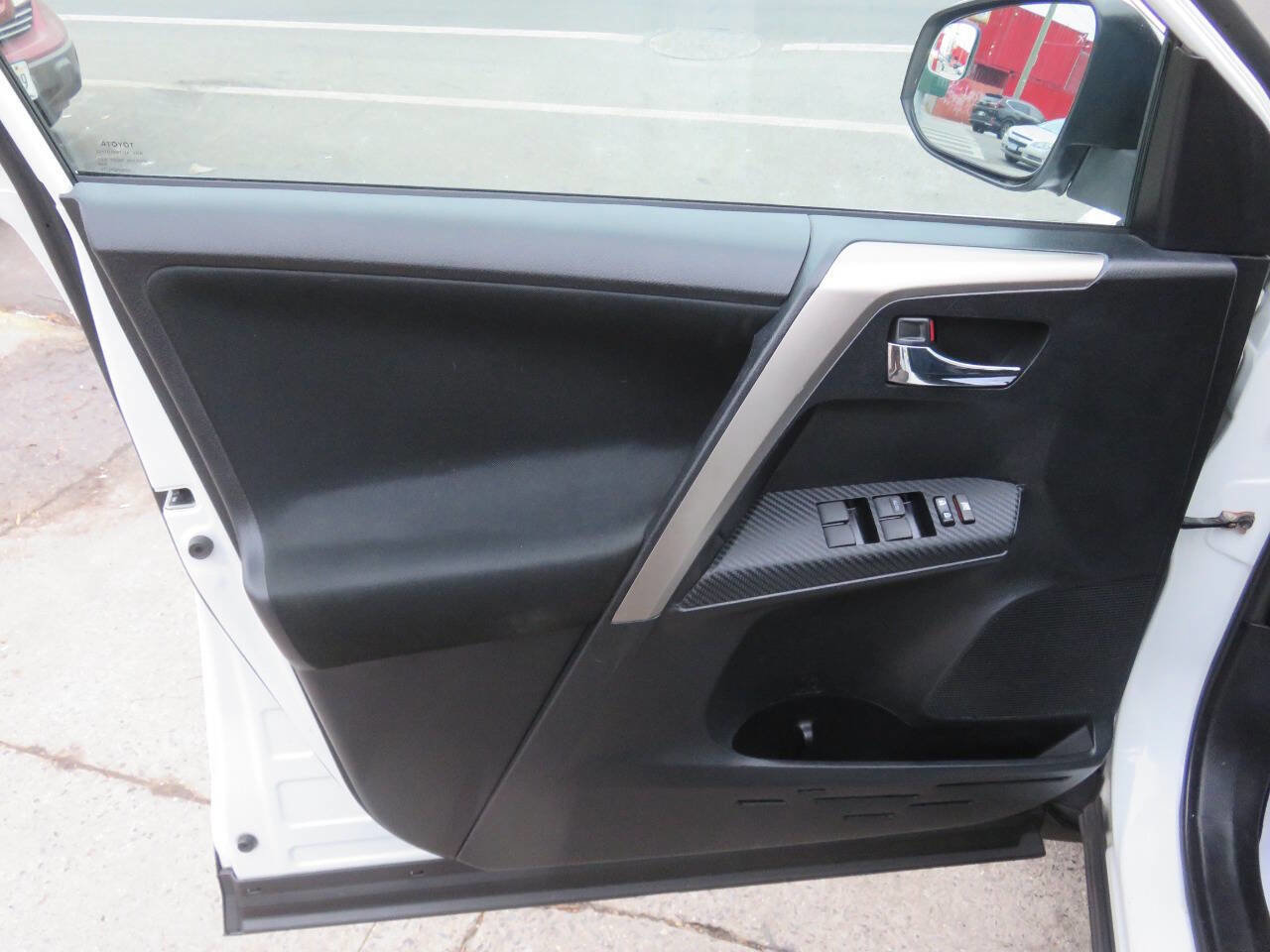 Used 2014 Toyota RAV4 XLE image 26