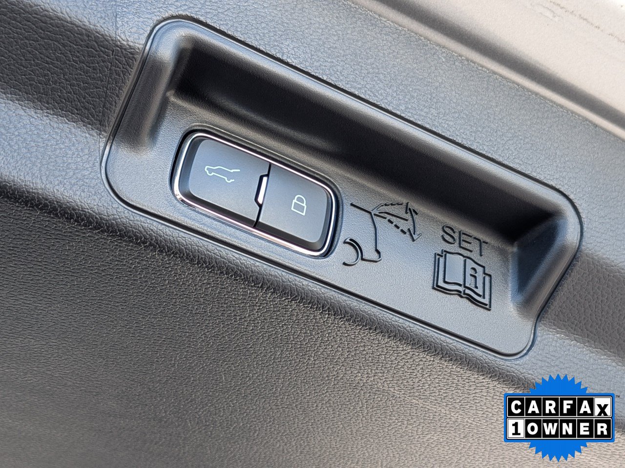 Used 2025 Ford Explorer Active AWD/4WD image 15