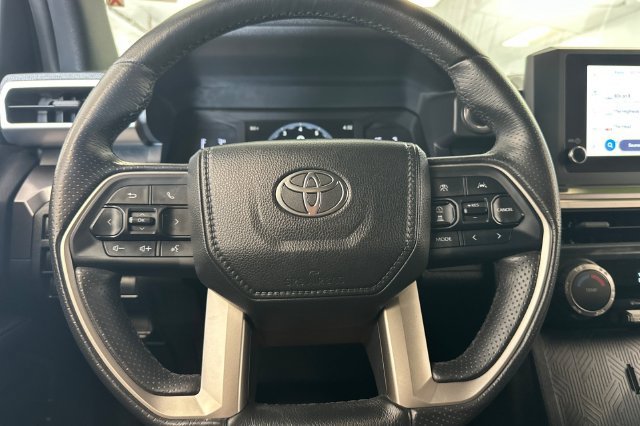 Certified 2025 Toyota 4Runner SR5 AWD/4WD image 29