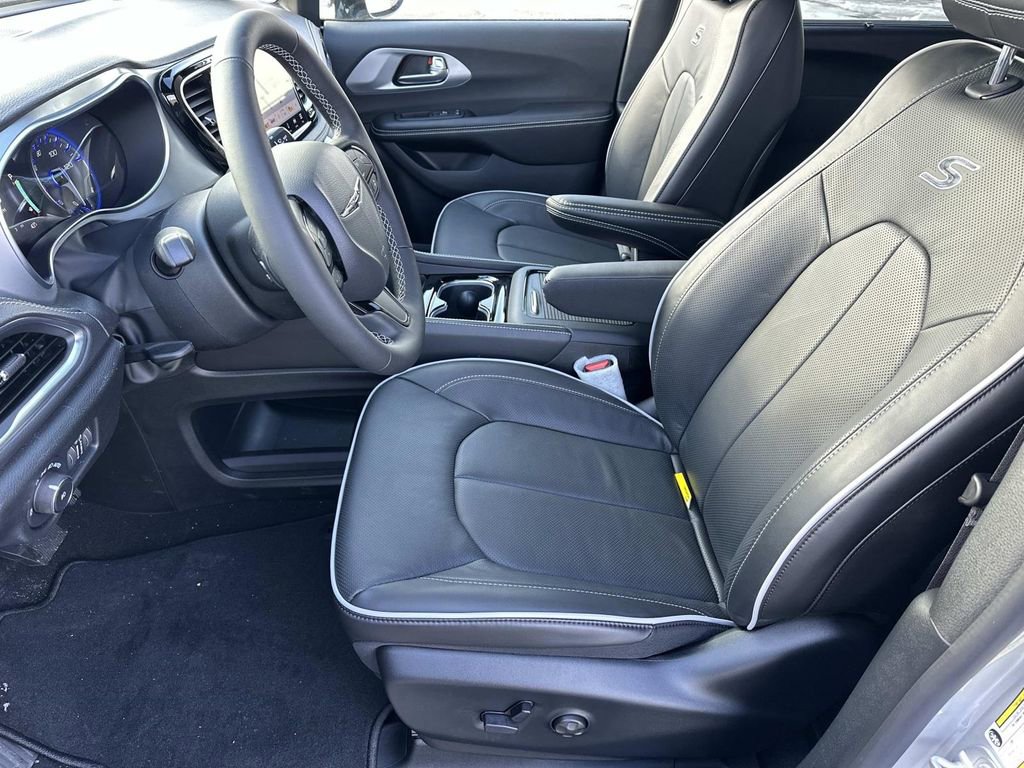 New 2026 Chrysler Pacifica Limited w/ S Appearance Package image 14
