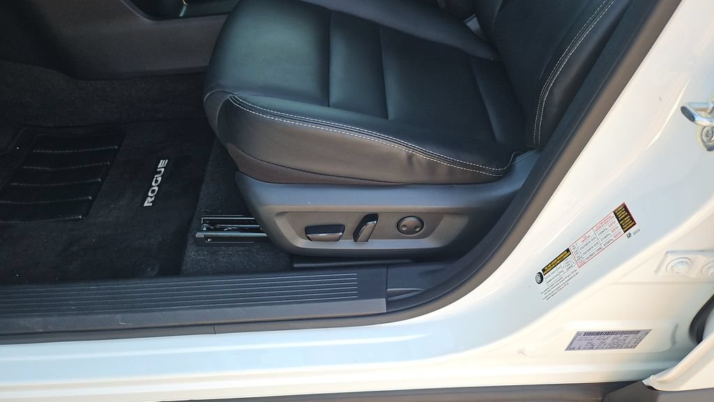 Used 2026 Nissan Rogue SL AWD/4WD image 5