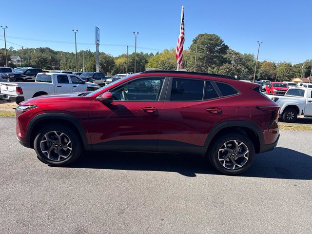 Used 2025 Chevrolet Trax LT FWD image 4