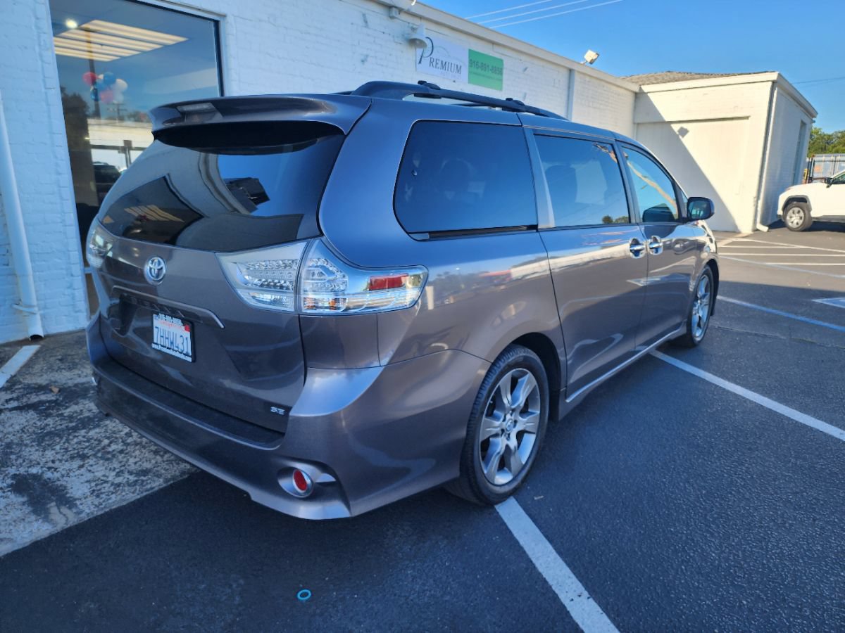 Used 2015 Toyota Sienna SE w/ SE Preferred Package FWD image 4