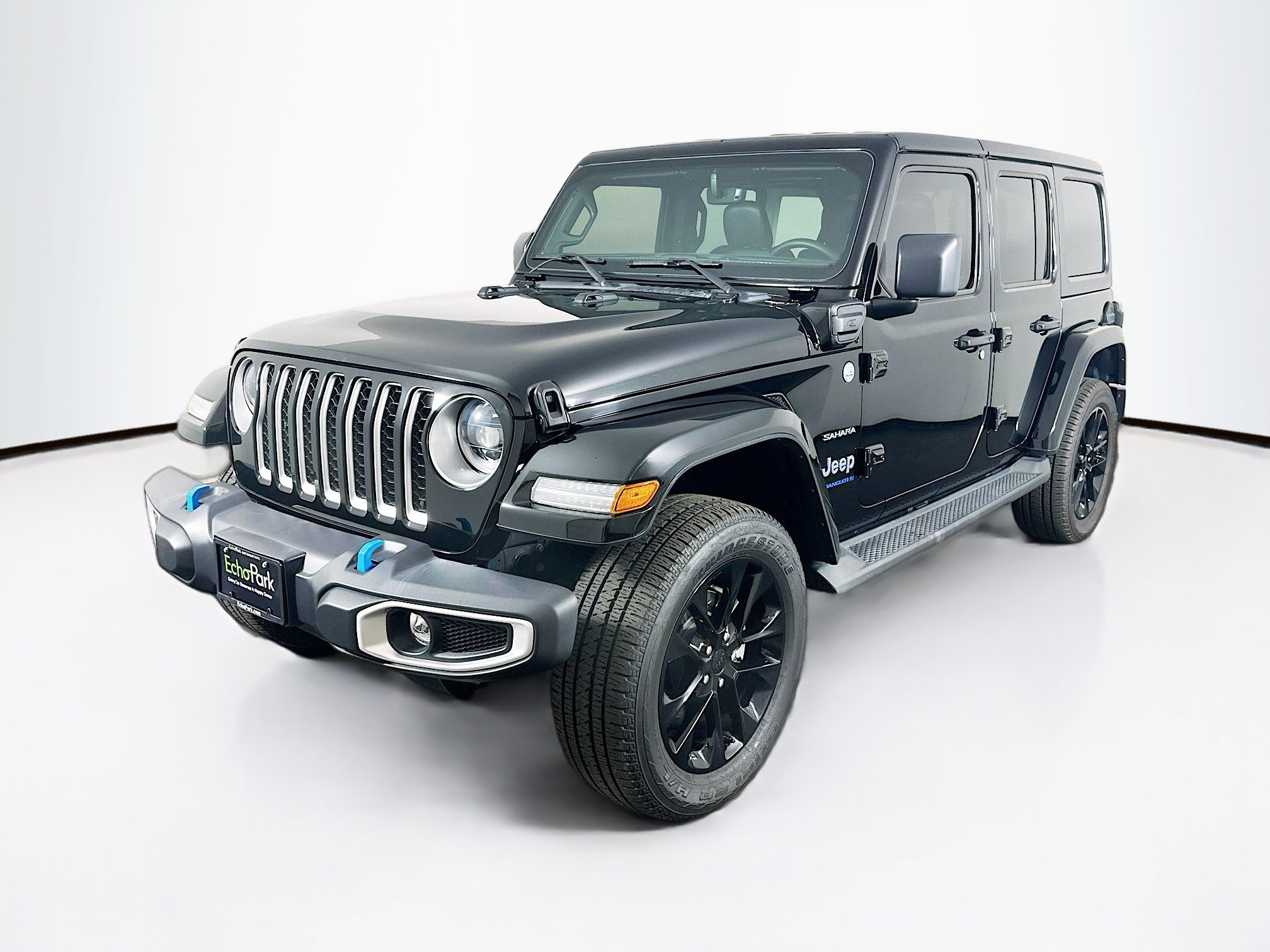 Used 2023 Jeep Wrangler Sahara w/ Cold Weather Group AWD/4WD image 3