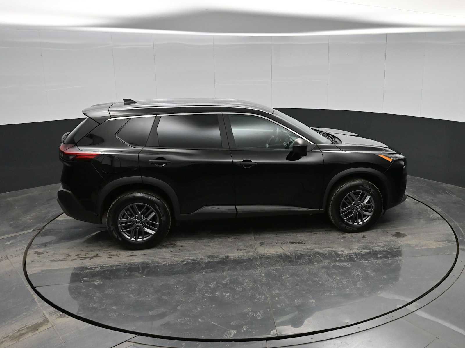 Used 2023 Nissan Rogue S image 29