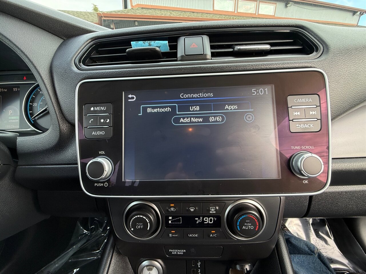 Used 2022 Nissan Leaf S image 17