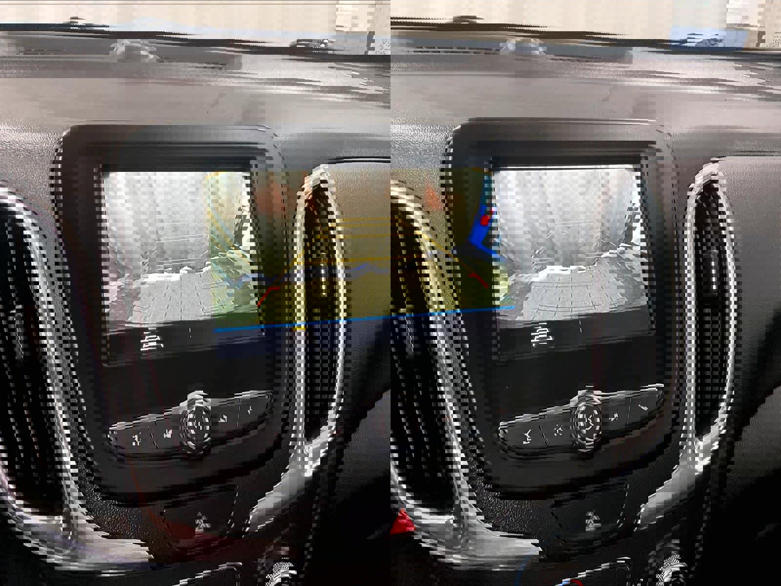 Used 2019 Chevrolet Equinox LT image 18