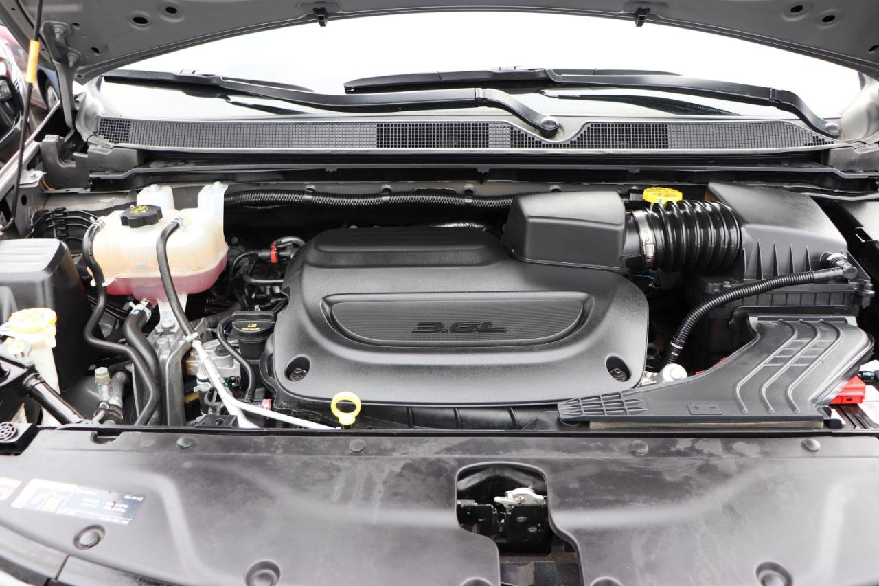 Used 2025 Chrysler Pacifica Limited image 56