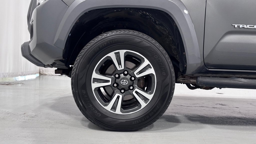 Used 2016 Toyota Tacoma TRD Sport AWD/4WD image 29